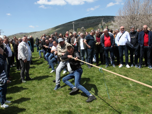 FOTO: Druženje Rumbočana i sv. misa na Zahumu