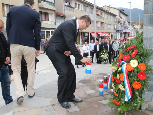 FOTO: Polaganjem vijenaca i svečanom sjednicom započelo obilježavanje Dana općine