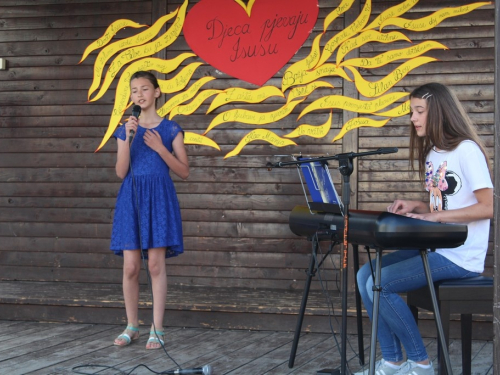 FOTO: U Prozoru održan dječji festival 'Djeca pjevaju Isusu'