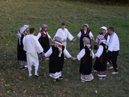 FOTO: Čuvarice snimaju spot za pjesmu 'Opadaj lišće'