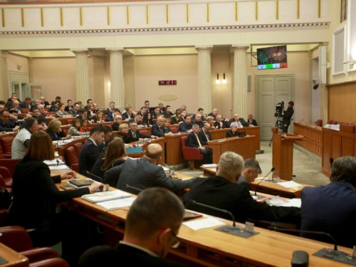 Poruke iseljenicima: Olakšati put do hrvatskog državljanstva ili ne?