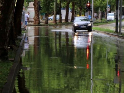 Jako nevrijeme pogodilo Mostar, oštećeno nekoliko vozila