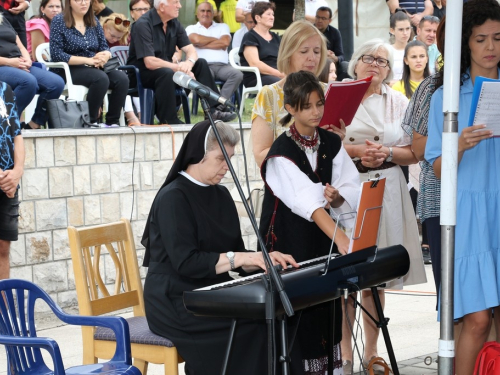 FOTO: Mlada misa vlč. Josipa Papka u župi Prozor