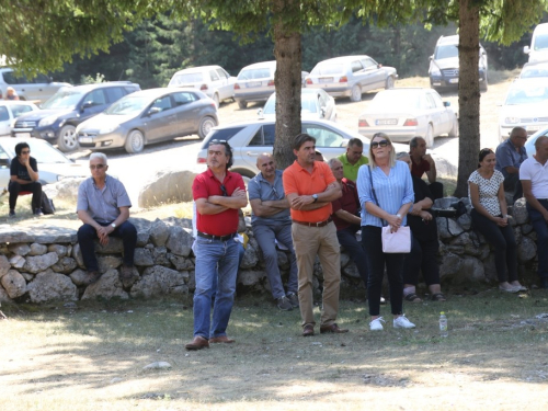 FOTO: Na Vranu služena sv. misa za poginule duvandžije