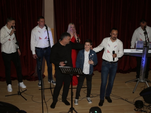 FOTO/VIDEO: U Prozoru održan humanitarni koncert za Markicu Andričića