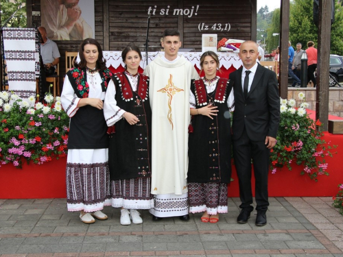 FOTO: Mlada misa vlč. Josipa Papka u župi Prozor