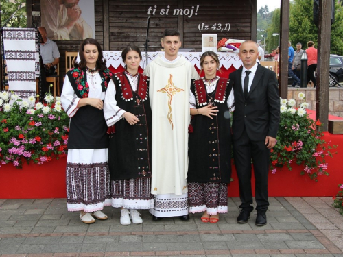 FOTO: Mlada misa vlč. Josipa Papka u župi Prozor