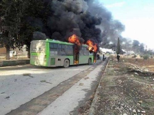Zapaljeni autobusi poslani za evakuaciju civila