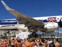 VIDEO: Zrakoplov gotovo dotaknuo ljude na plaži