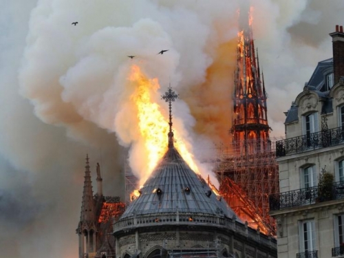 Macron: Obnova katedrale Notre Dame bit će završena za 5 godina