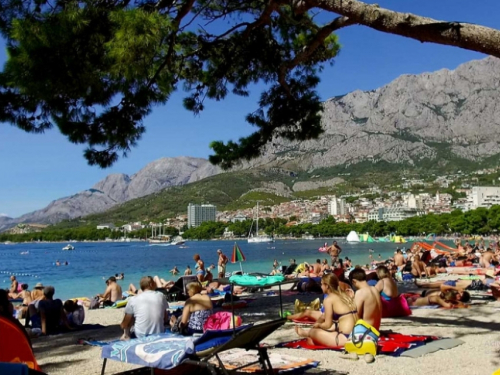 Traži se krevet više, kao i mjesto na plaži, a gostiju iz BiH nikad nije bilo manje