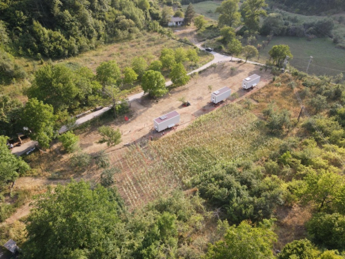 FOTO: Pokretna farma koka stigla u Ljubunce, evo gdje možete kupiti jaja