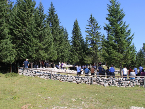 FOTO: Na Vran planini služena misa za poginule duvandžije