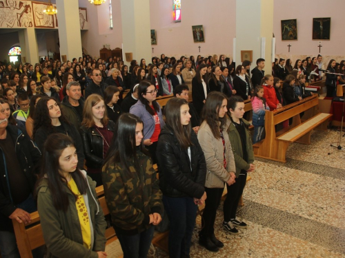 FOTO/VIDEO: Nadbiskupijski križni put mladih na Šćitu