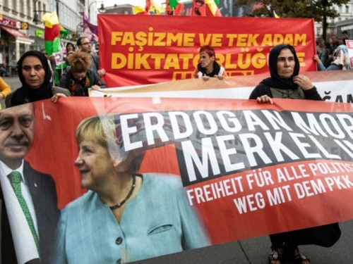 Erdogan stiže u Njemačku, Merkel odbila doći na svečanu večeru u njegovu čast
