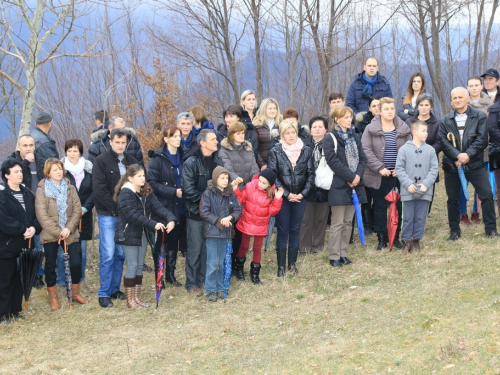 FOTO: Fra Andrija Jozić predvodio križni put na Uzdolu