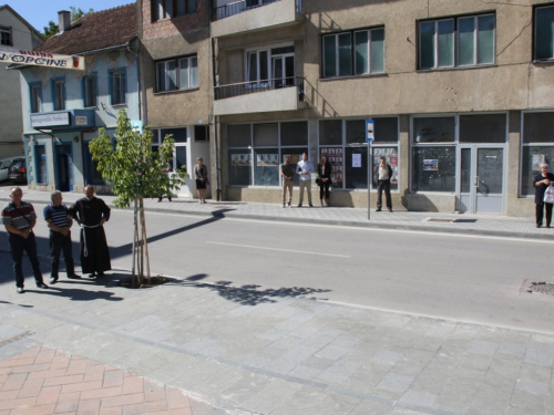 FOTO: Polaganjem vijenaca i svečanom sjednicom započelo obilježavanje Dana općine