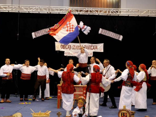 FOTO: Ramci na ''Običajima starog zavičaja'' okupili folkloraše iz tri države