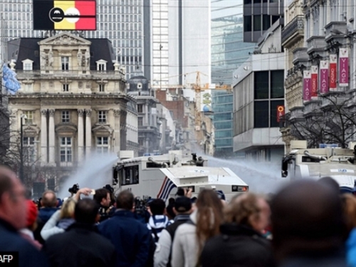 Bruxelles: Vodenim topovima protiv desničara na demonstracijama