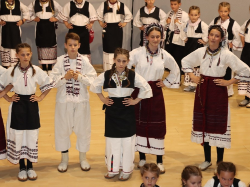 FOTO/VIDEO: Škola folklora u Prozoru koncertom predstavila svoj rad