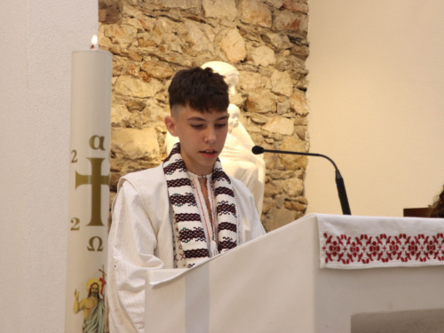 FOTO: Krizma u župi Gračac
