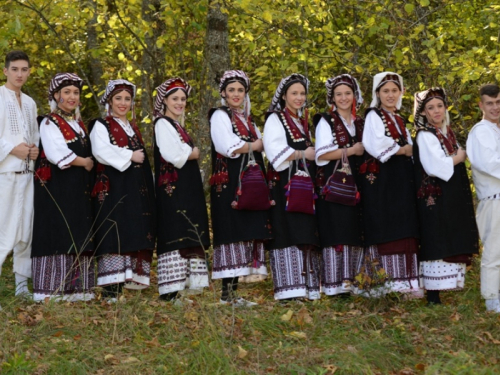 FOTO: Čuvarice snimaju spot za pjesmu 'Opadaj lišće'