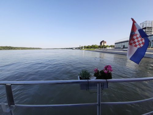 FOTO: Zbor sv. Franje i zbor mladih iz župe Rumboci posjetili Vukovar