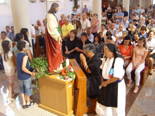 FOTO: Nutarnja proslava patrona župe Prozor