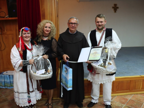FOTO: Na Šćitu održana 5. kulturno-vjerska baština Hrvata BiH pod geslom ''Vratimo nadu zavičaju''
