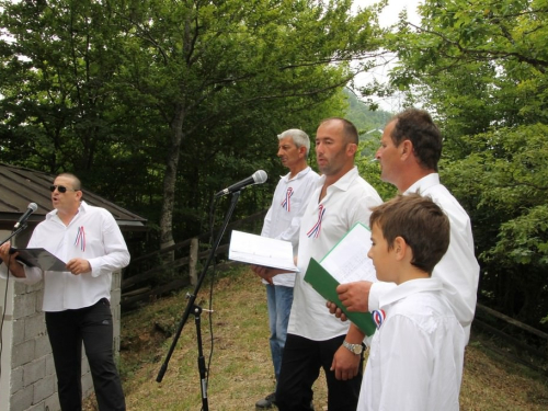 FOTO: Na Pomenu otkrivena spomen-ploča dvojici poginulih branitelja iz Rame