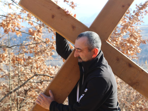 FOTO: Pobožnost križnog puta u župi Uzdol