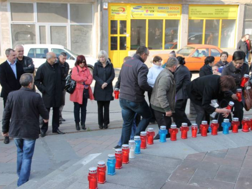 Povodom Svih svetih u Prozoru zapaljene svijeće za poginule i preminule branitelje