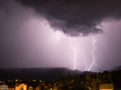 FOTO/VIDEO: Munje parale nebo nad Ramom