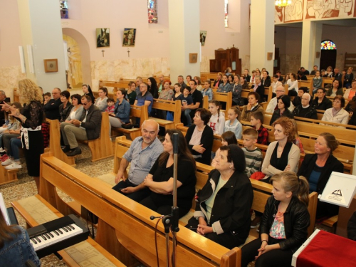 FOTO: Čuvarice održale ''Uskrsni koncert'' na Šćitu