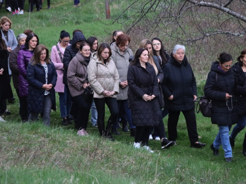 FOTO: Put križa kroz fratarski gaj na Šćitu