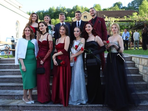 FOTO/VIDEO: Matura 2024. - Defile mladosti na ulicama Prozora
