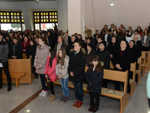 FOTO: Mons. dr. Pero Sudar blagoslovio novi križ i spomenik Stjepanu Džalti na Uzdolu