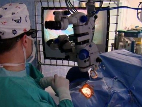 Hrvatski liječnici prvi u svijetu obavili revolucionarnu operaciju oka