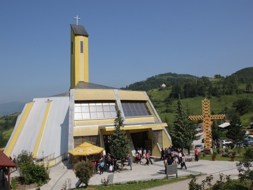 FOTO: Na Uzdolu svečano proslavljen sv. Ivo i 160. obljetnica župe