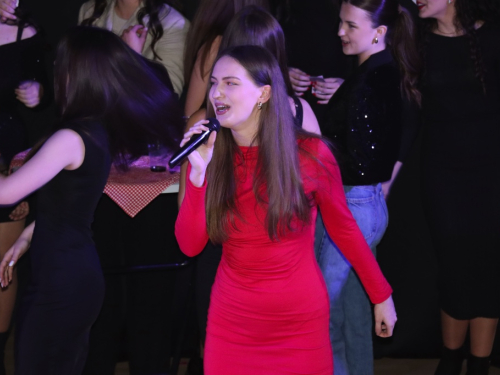 FOTO: Valentinovo u Prozoru - Maturanti priredili nezaboravnu večer