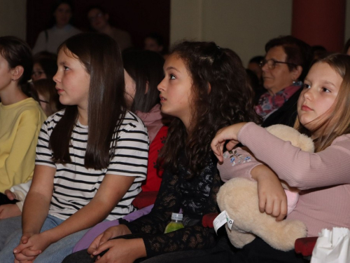 FOTO: Ines Markešić i Magdalena Zadro pobjednice dječjeg festivala ''Mala Rama 2024.''