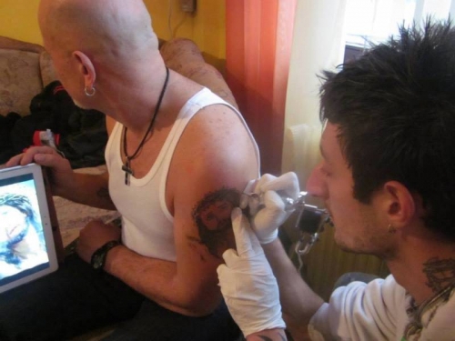 Upoznajte Antu Džolana, ramskog majstora tetovaže