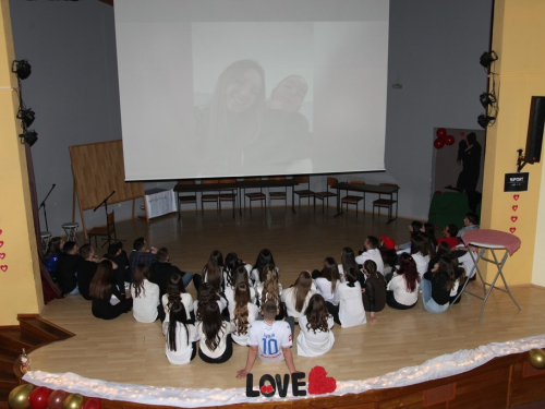 FOTO: Srednjoškolska priredba povodom Valentinova