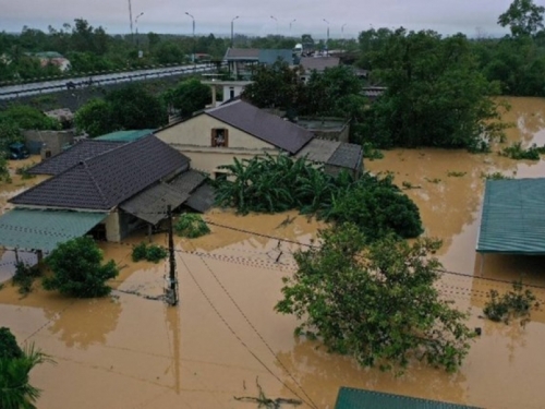 Vijetnam pogodile najgore poplave u nekoliko desetljeća, poginulo više od 100 ljudi