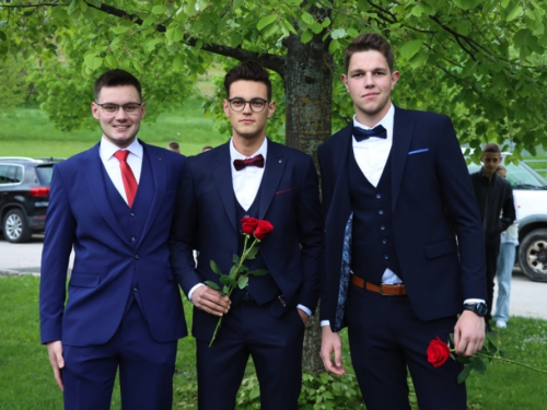FOTO/VIDEO: Matura 2023. - Defile mladosti na ulicama Prozora