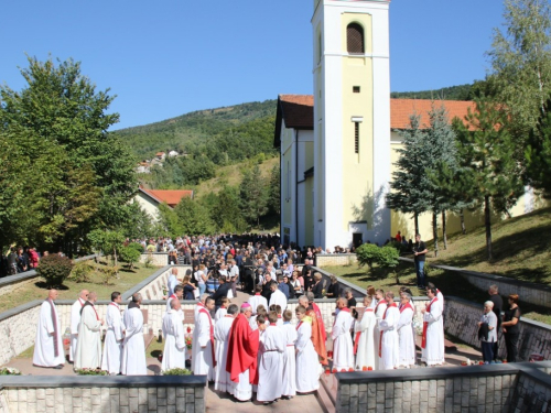 FOTO: Na Uzdolu obilježena 24. obljetnica stravičnog pokolja nad Hrvatima