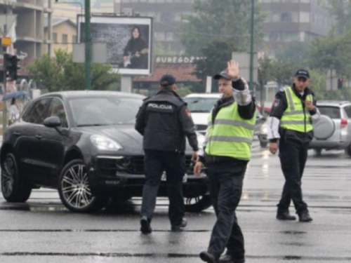 Muškarac iz Visokog pokušao podmititi policajca s 10 KM