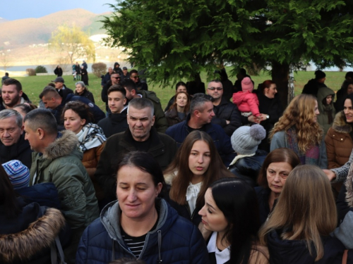 FOTO: Na Šćitu uprizorene žive jaslice