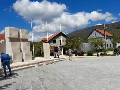 Učenici i djelatnici OŠ Veselka Tenžere na Uzdolu obilježili Dan planeta Zemlje