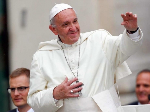 Papa Franjo je priznao da ponekad zna zadrijemati dok se moli Svevišnjem